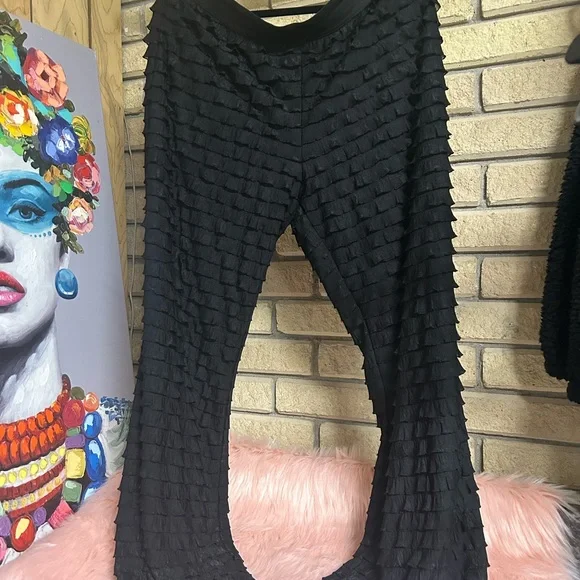 Women’s wrangler size extra-large, tiered pants, black - Picture 5 of 5